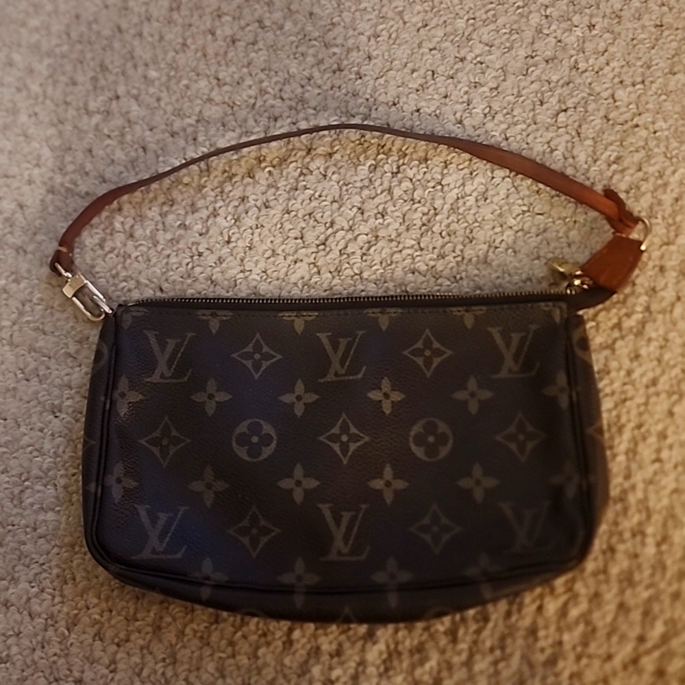 Louis Vuitton Monogram Pochette